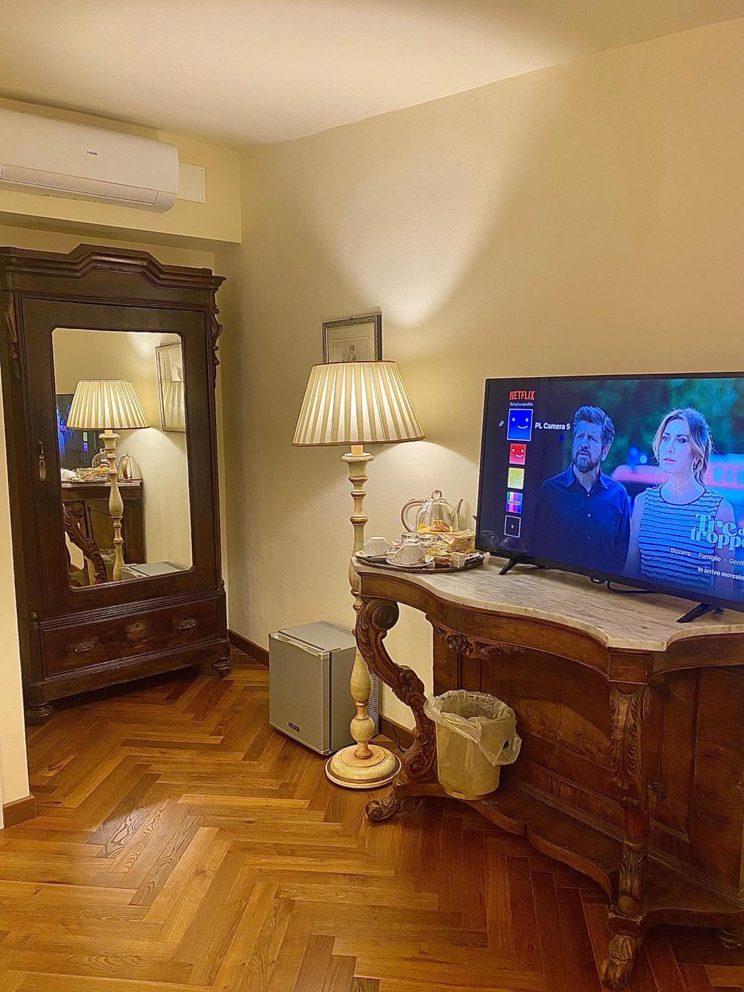Palazzo Lari Sarzana Hotel Luaran gambar