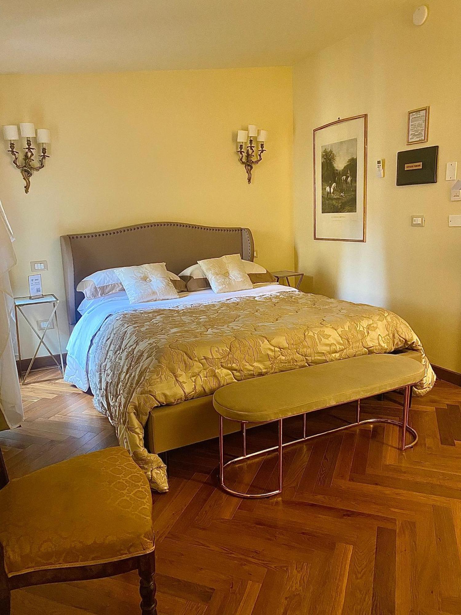 Palazzo Lari Sarzana Hotel Luaran gambar